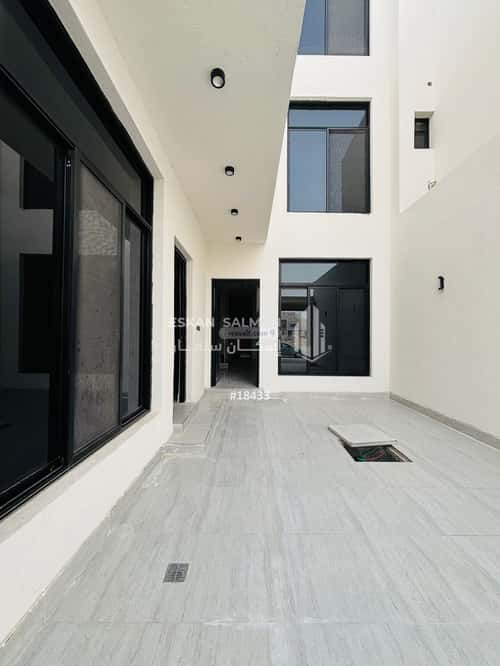 فيلا 330 متر مربع شمالية على شارع 15م الرابية، الاحساء