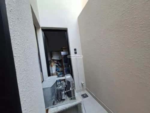 Floor 167 SQM with 5 Bedrooms As-Suwaidi, West Riyadh, Riyadh