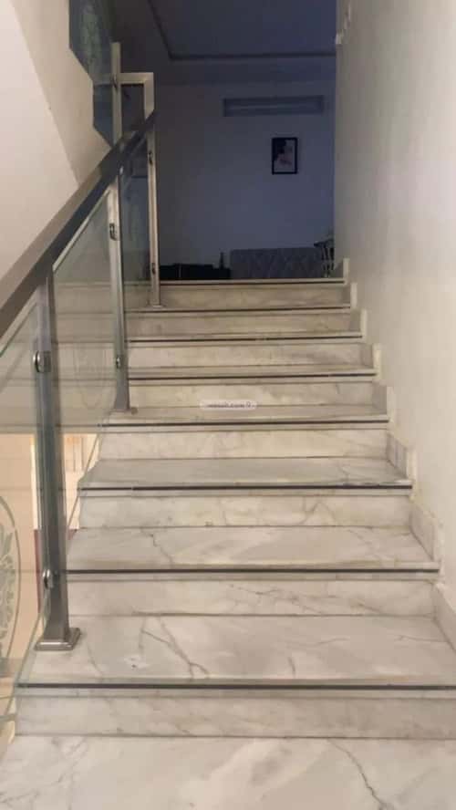 فيلا 200 متر مربع شرقية على شارع 20م العزيزية، جنوب الرياض، الرياض