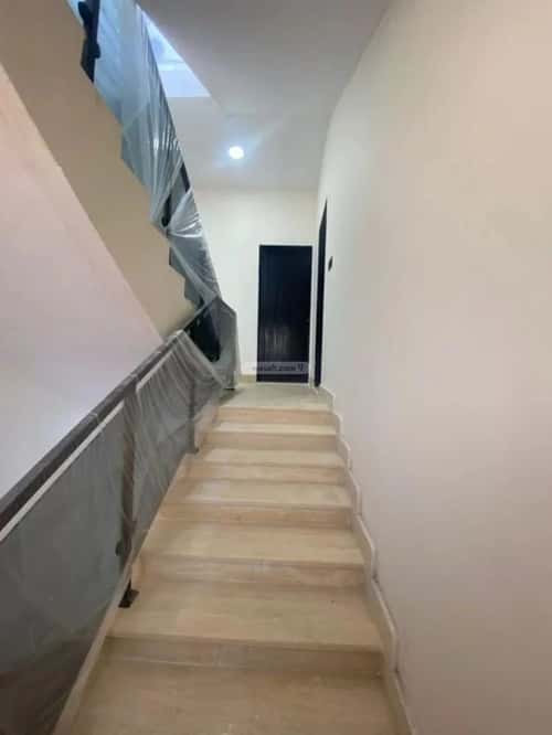 Floor 219 SQM with 5 Bedrooms Okaz, South Riyadh, Riyadh