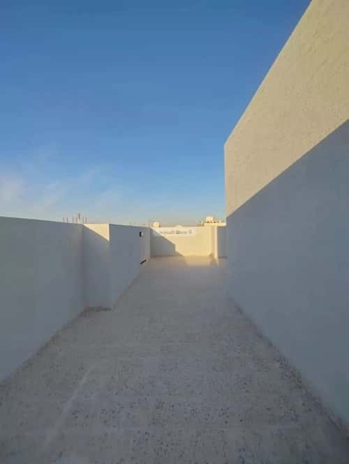 فيلا 200 متر مربع شرقية على شارع 20م العريجاء الأوسط، غرب الرياض، الرياض