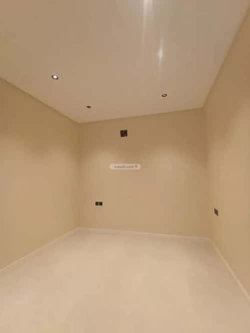 فيلا 302 متر مربع غربية على شارع 15م العريجاء الغربي، غرب الرياض، الرياض