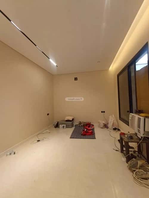 فيلا 302 متر مربع غربية على شارع 15م العريجاء الغربي، غرب الرياض، الرياض