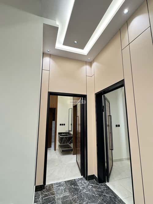 فيلا 260 متر مربع شرقية على شارع 20م الخالدية، أبها