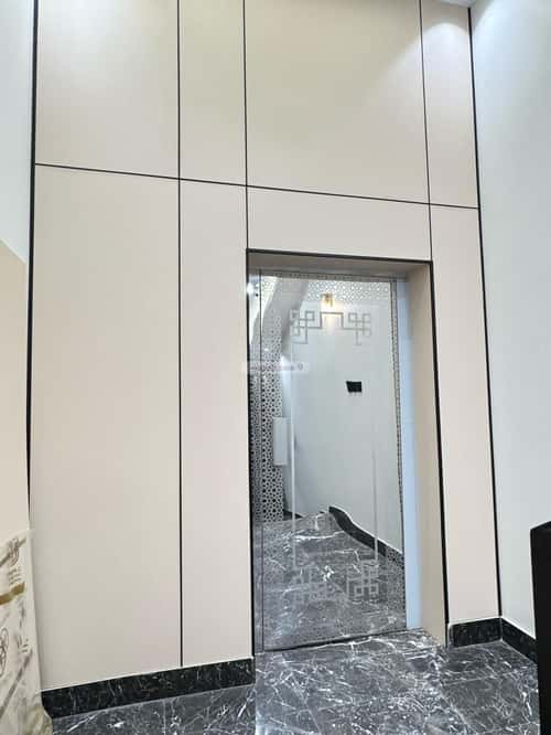 فيلا 260 متر مربع شرقية على شارع 20م الخالدية، أبها