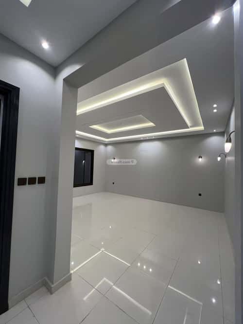 فيلا 250 متر مربع شرقية على شارع 20م الراقي، خميس مشيط