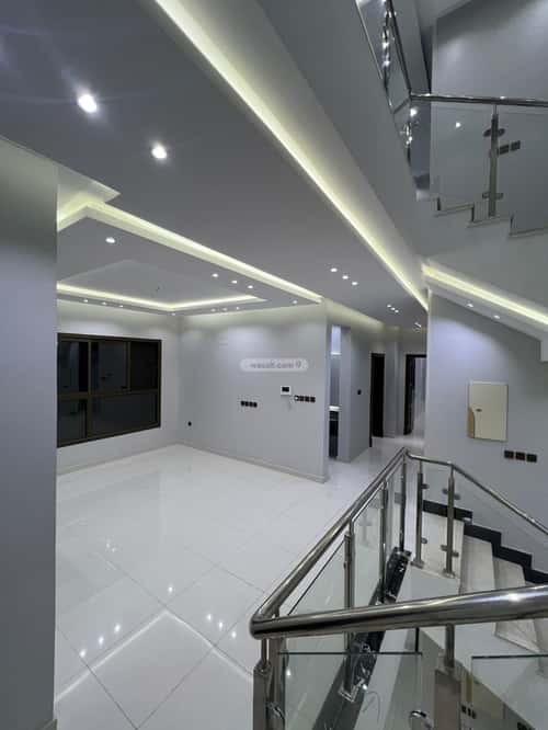 فيلا 250 متر مربع شرقية على شارع 20م الراقي، خميس مشيط