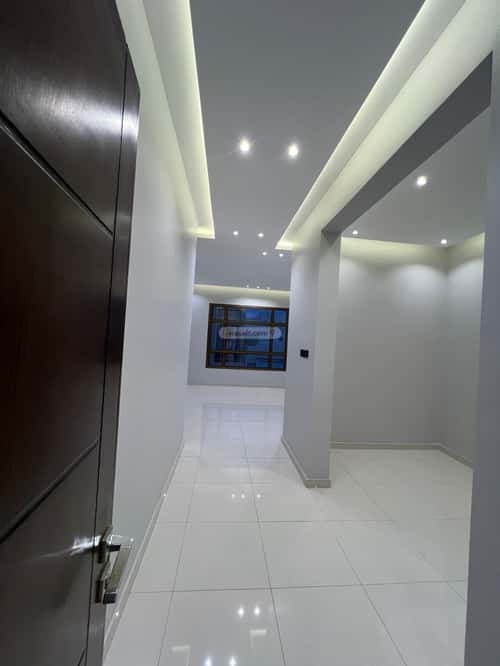 فيلا 250 متر مربع شرقية على شارع 20م الراقي، خميس مشيط