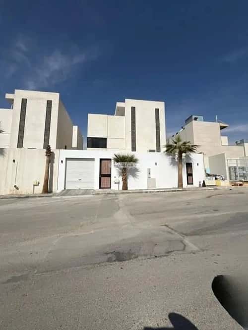 Villa 900 SQM Facing South with 5 Bedrooms Hitteen, North Riyadh, Riyadh