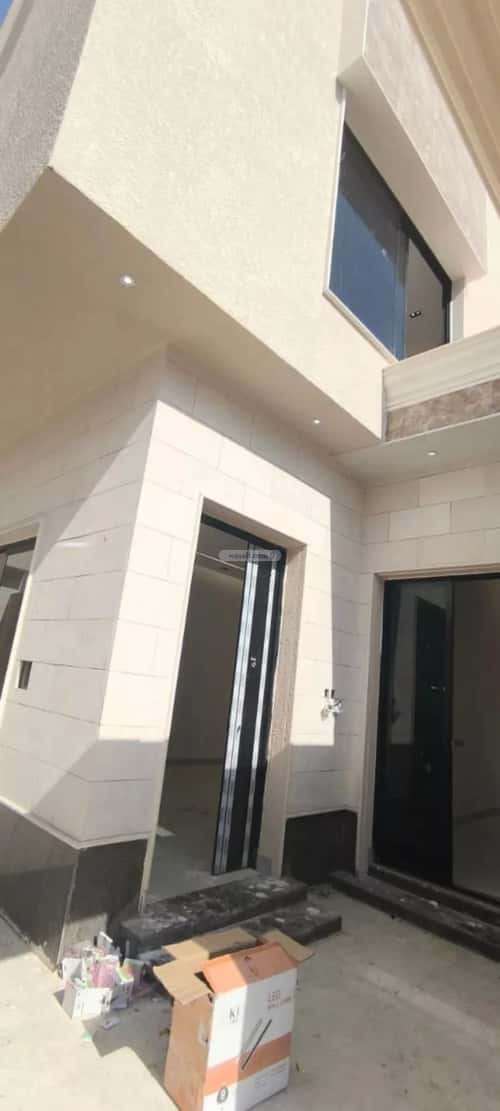 فيلا 333 متر مربع جنوبية شرقية على شارع 18م القادسية، شرق الرياض، الرياض