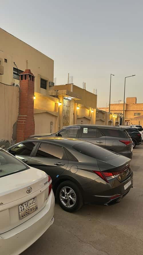 فيلا 910 متر مربع شمالية على شارع 20م السعادة، شرق الرياض، الرياض