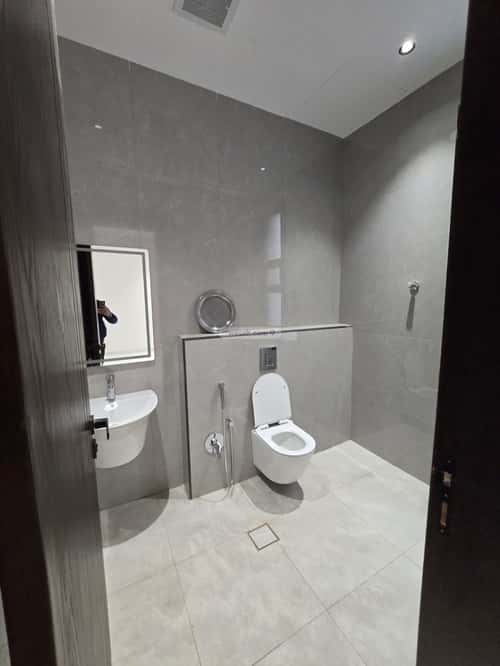 Floor 242 SQM with 5 Bedrooms Al-Muanisiyah, East Riyadh, Riyadh