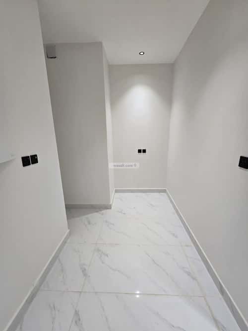 Floor 242 SQM with 5 Bedrooms Al-Muanisiyah, East Riyadh, Riyadh