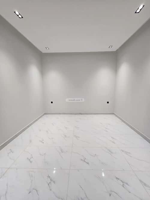 Floor 242 SQM with 5 Bedrooms Al-Muanisiyah, East Riyadh, Riyadh