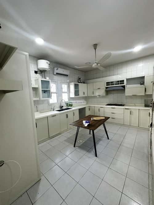 Floor 600 SQM with 3 Bedrooms As-Suwaidi Al-Gharbi, West Riyadh, Riyadh