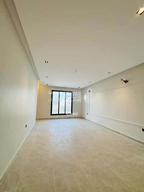 فيلا 300 متر مربع شمالية على شارع 30م إشبيلية، الجبيل