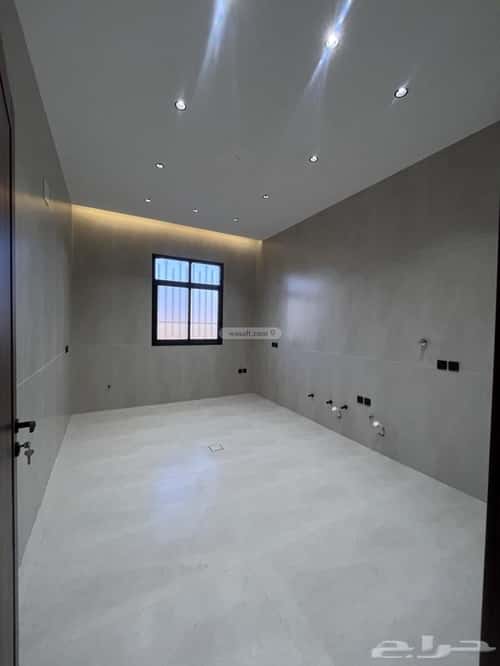 Floor 187 SQM with 8 Bedrooms Al Maamoura, Khamis Mushait