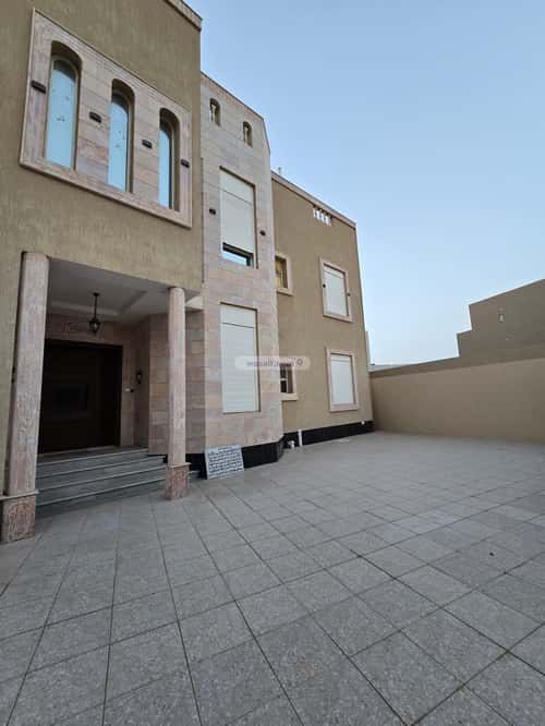Building 827 SQM with 3 Floors Facing South Al Sheraa, North Jeddah, Jeddah