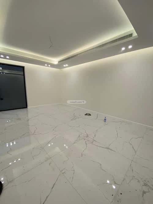 فيلا 372 متر مربع شمالية على شارع 30م الصدفة، الدمام