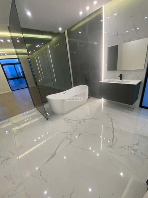 فيلا 372 متر مربع شمالية على شارع 30م الصدفة، الدمام