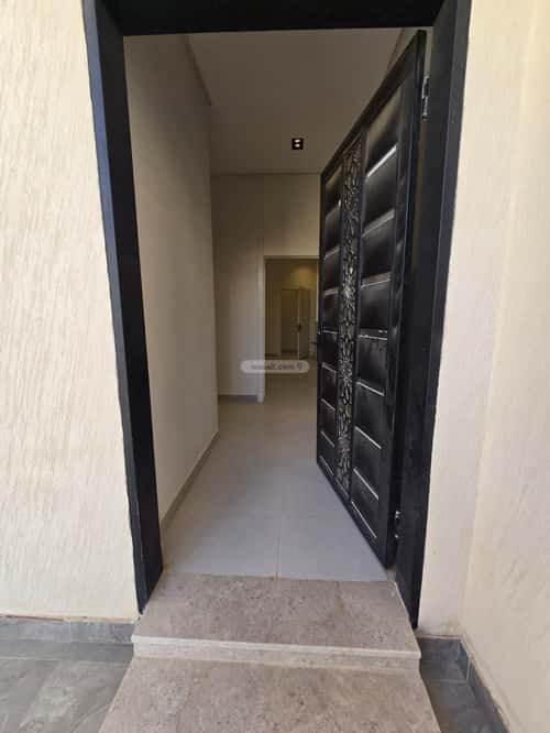 Floor with 5 Bedrooms Al-Janadriyah, East Riyadh, Riyadh