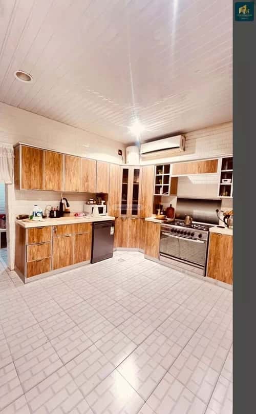 فيلا 400 متر مربع شرقية على شارع 15م العريجاء الأوسط، غرب الرياض، الرياض