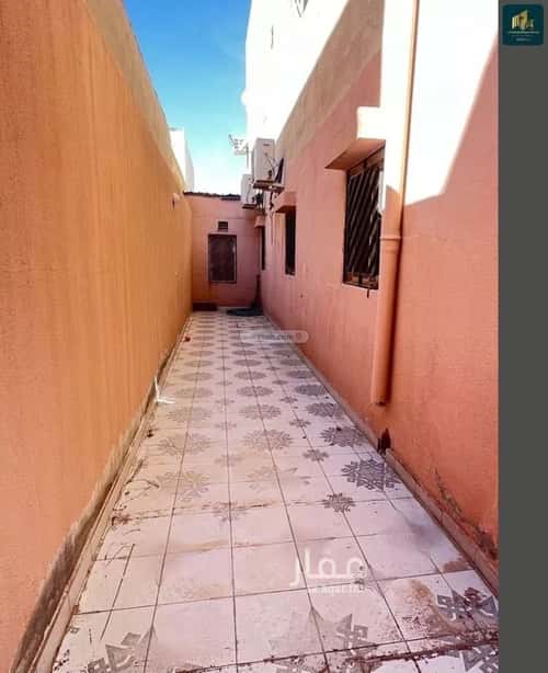 فيلا 400 متر مربع شرقية على شارع 15م العريجاء الأوسط، غرب الرياض، الرياض