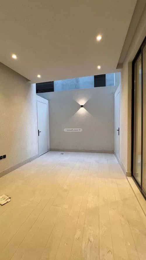 فيلا 300 متر مربع شرقية على شارع 15م النرجس، شمال الرياض، الرياض