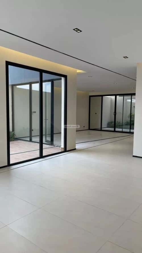 فيلا 225 متر مربع غربية على شارع 15م العارض، شمال الرياض، الرياض