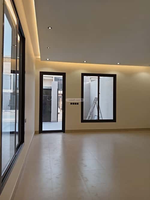 فيلا 365 متر مربع شمالية على شارع 20م العارض، شمال الرياض، الرياض