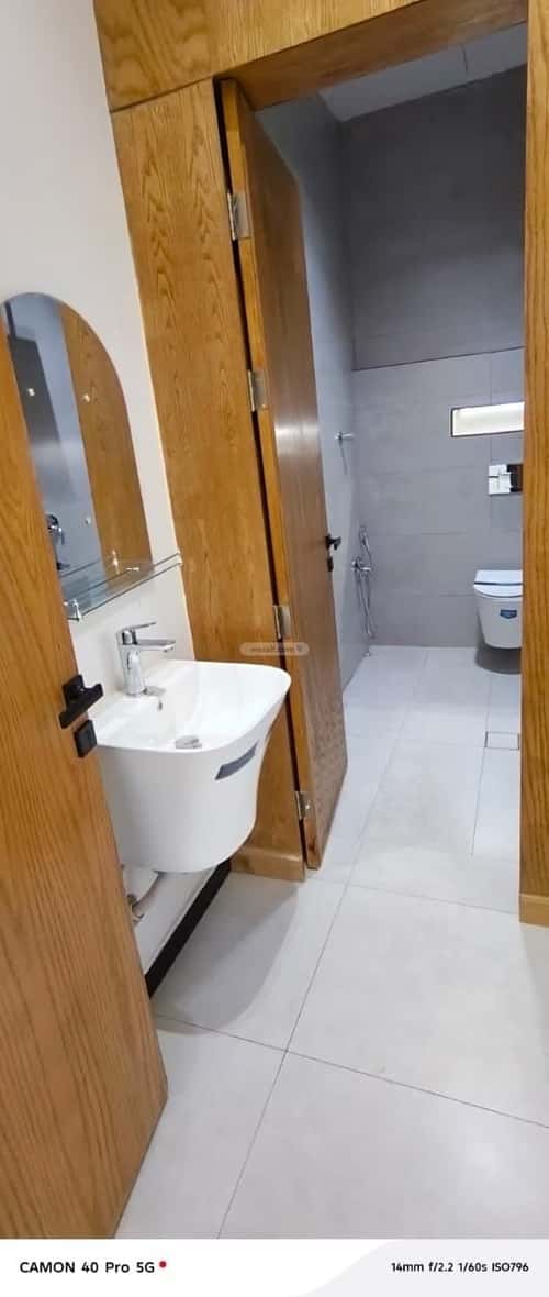 5 bedroom villa in Al Janadriyah