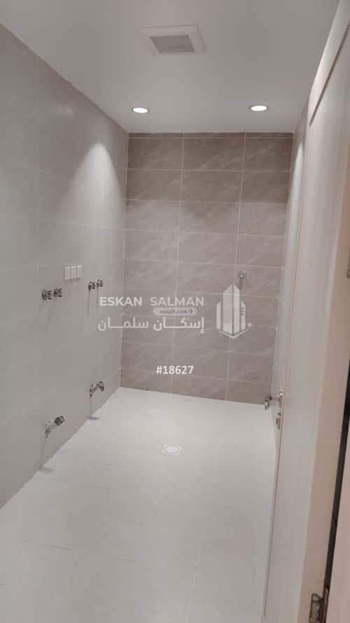 Villa 200 SQM Facing East on 18m Width Street Har Awta, Madinah