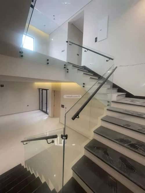 فيلا 426 متر مربع شمالية على شارع 18م الشاطئ الغربي، الدمام