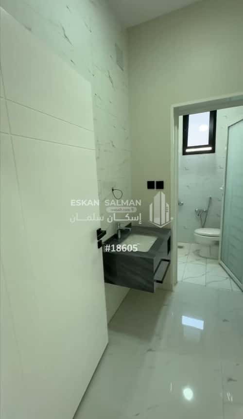 Floor 222 SQM with 5 Bedrooms As Salam, Eanizah