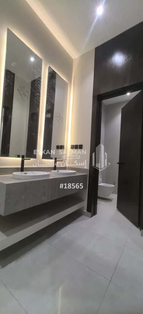 Floor 225 SQM with 6 Bedrooms Al-Janadriyah, East Riyadh, Riyadh