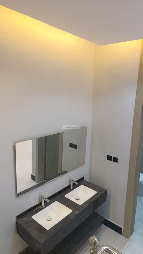 فيلا 326 متر مربع شرقية على شارع 20م عكاظ، جنوب الرياض، الرياض