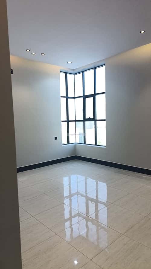 فيلا 5 غرف في عكاظ