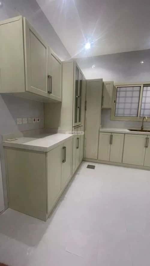 فيلا 200 متر مربع شرقية على شارع 20م القيروان، شمال الرياض، الرياض