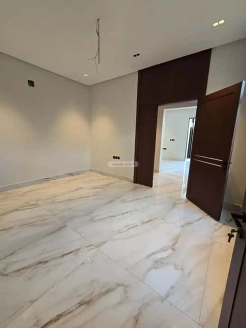 فيلا 335 متر مربع شرقية على شارع 15م العارض، شمال الرياض، الرياض