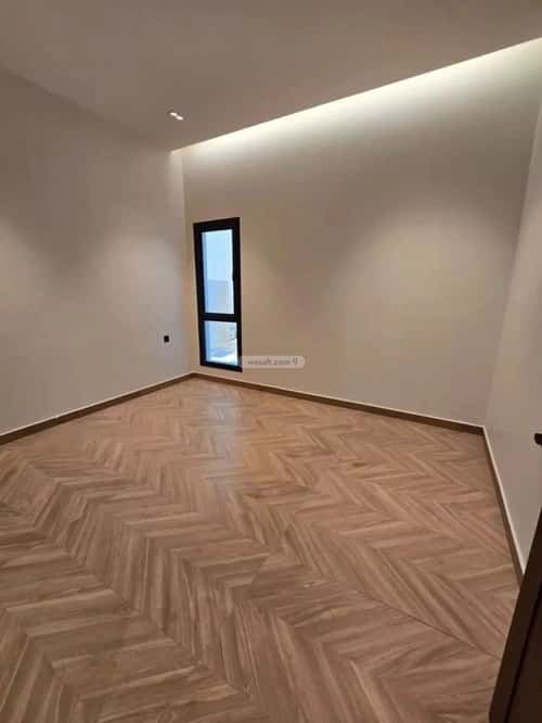 فيلا 335 متر مربع شرقية على شارع 15م العارض، شمال الرياض، الرياض