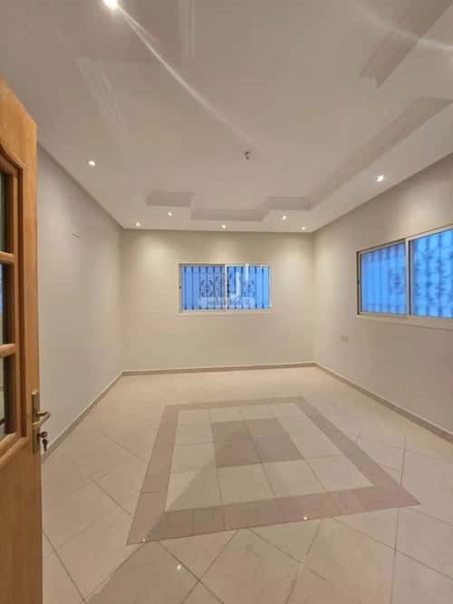 فيلا 350 متر مربع شرقية على شارع 12م الصحافة، شمال الرياض، الرياض