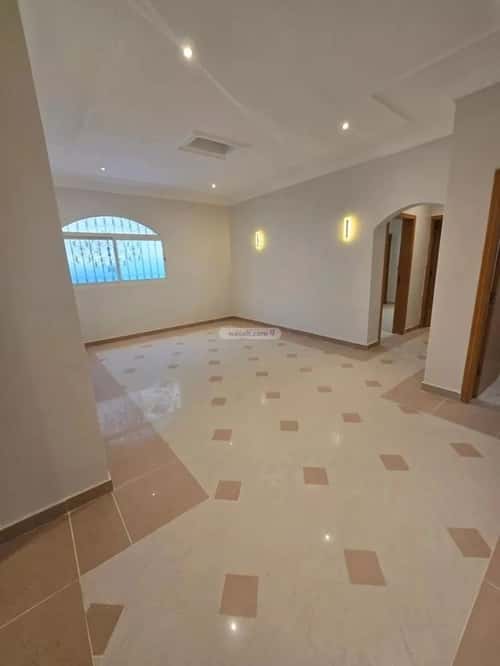 فيلا 350 متر مربع شرقية على شارع 12م الصحافة، شمال الرياض، الرياض