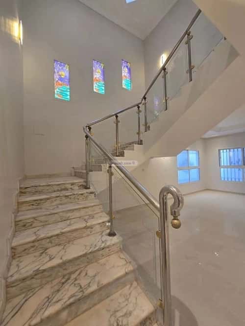 فيلا 350 متر مربع شرقية على شارع 12م الصحافة، شمال الرياض، الرياض