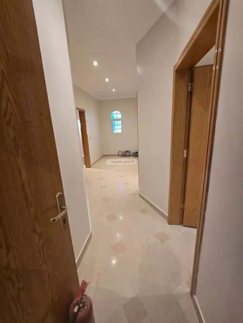 فيلا 350 متر مربع شرقية على شارع 12م الصحافة، شمال الرياض، الرياض