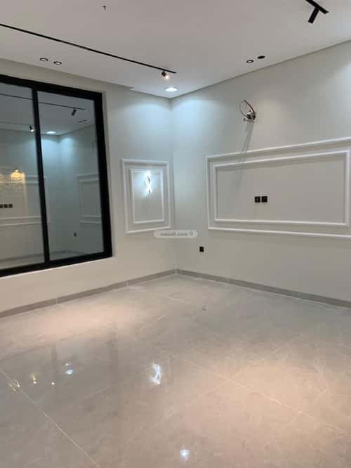 فيلا 273 متر مربع شمالية غربية على شارع 18م ضاحية الملك فهد، الدمام