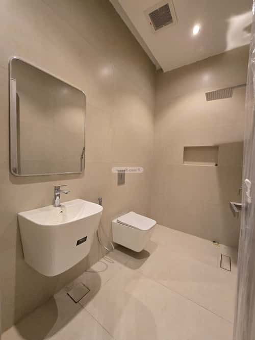 Floor 183 SQM with 5 Bedrooms Al-Yarmuk, East Riyadh, Riyadh