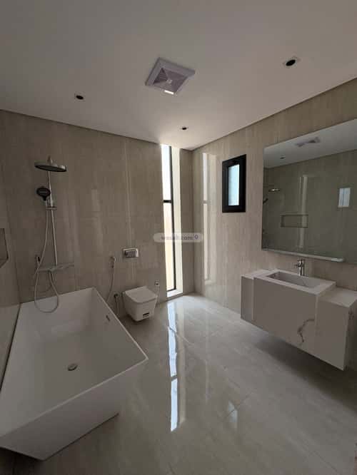 فيلا 200 متر مربع شمالية غربية على شارع 15م الصواري، شمال جدة، جدة