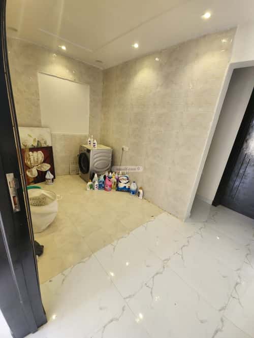 فيلا 300 متر مربع واجهة شمالية ب 4 غرف عكاظ، جنوب الرياض، الرياض