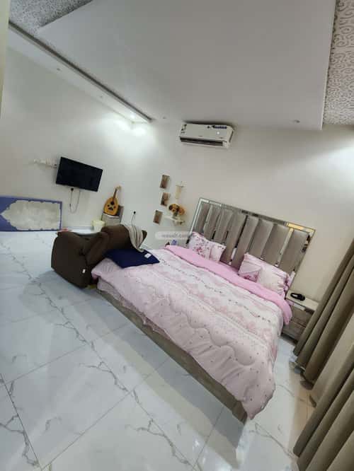 فيلا 300 متر مربع واجهة شمالية ب 4 غرف عكاظ، جنوب الرياض، الرياض