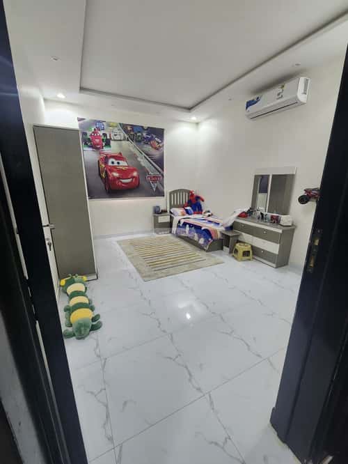 فيلا 300 متر مربع واجهة شمالية ب 4 غرف عكاظ، جنوب الرياض، الرياض